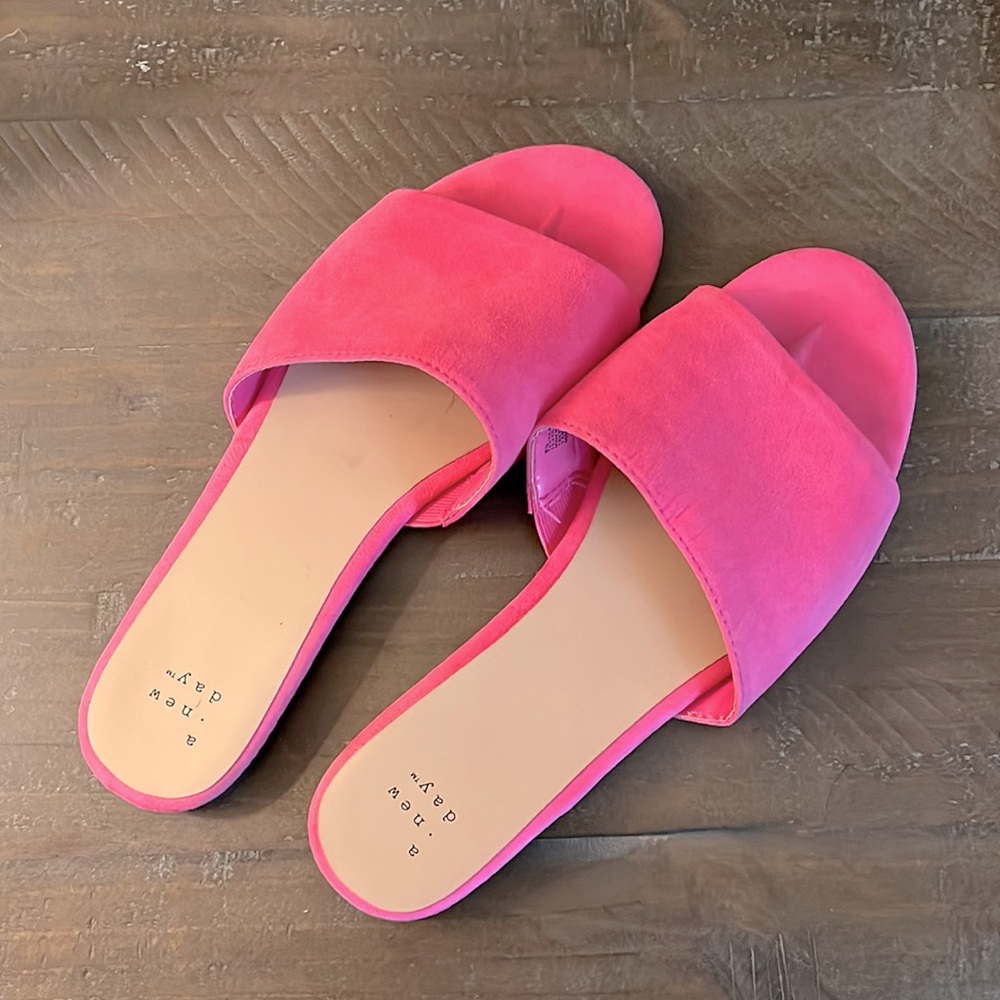**EUC**  sz 8.5 hot pink slip on sandal
